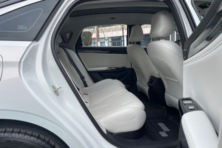 Used Geely Galaxy L6 2023 125km Starship