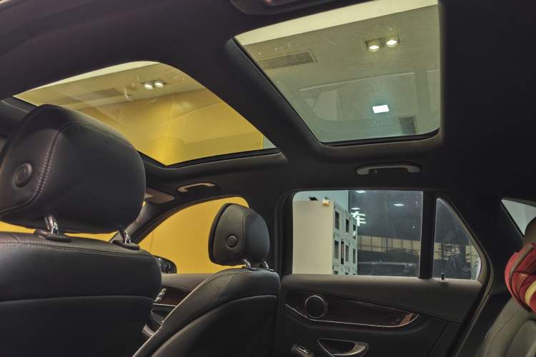 Used Mercedes-Benz GLC 2017 GLC 260 4MATIC Luxury Model
