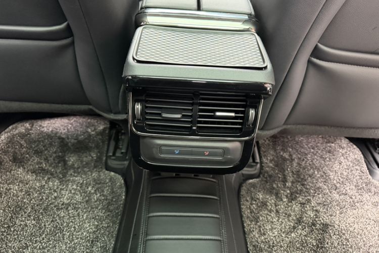 Used Land Rover Range Evoque 2022 Aurora L 249 PS R-Dynamic Collins Antique Bronze Special Edition Interior 4