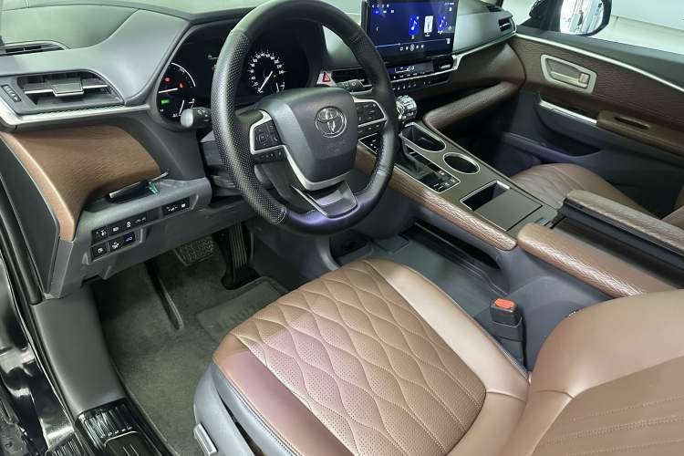 Used Toyota SIENNA 2023 2.5L Hybrid Comfort Edition