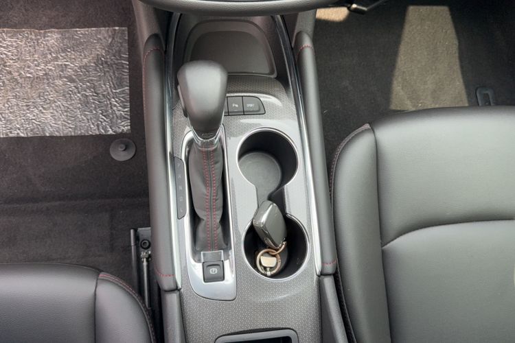 Used Chevrolet Malibu XL 2022 Redline 550T Automatic Sport Edition Gear Lever