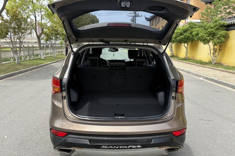 Used Hyundai Santa Fe 2015 2.0T Automatic Two-Wheel Drive Smart Version 5 Seats