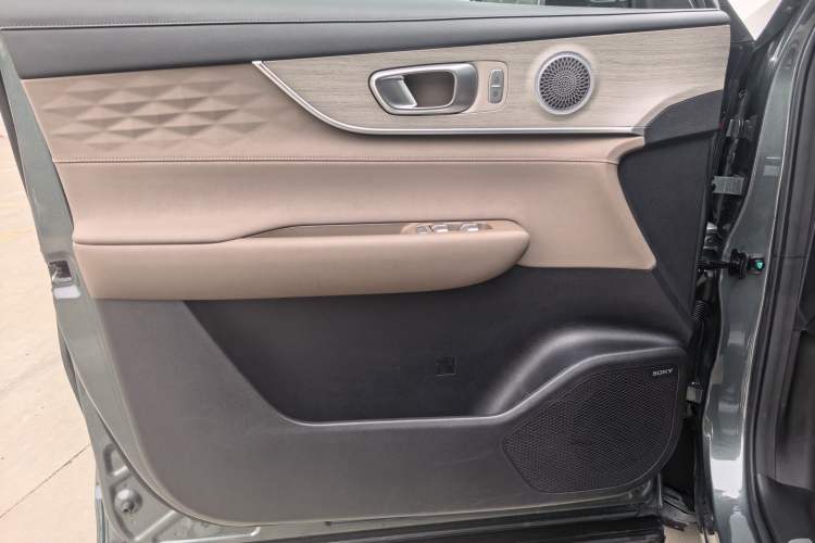 Used Chery Tiggo 8 PLUS 2025 290TGDI DCT Prestige 5-Seater
