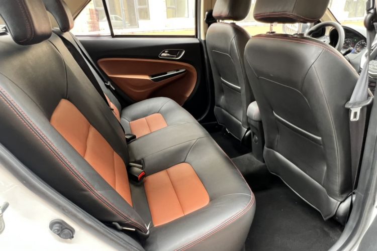 Used Geely Auto Diamond 2016 1.5L Manual Elite Edition Interior 10