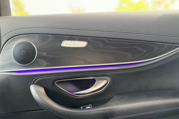 Used Mercedes-Benz E-Class 2016 E 200 L Sport Edition Interior 9