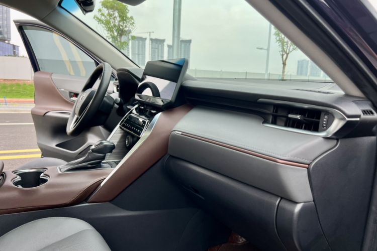 Used Toyota Harrier 2022 2.0L CVT Two-Wheel Drive Deluxe Edition
