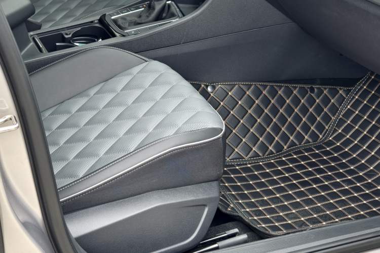 Used Volkswagen Sagitar 2024 300TSI DSG Excellence Edition Left Front Seat