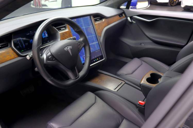 Used Tesla Model S 2019 Long-Range Version
