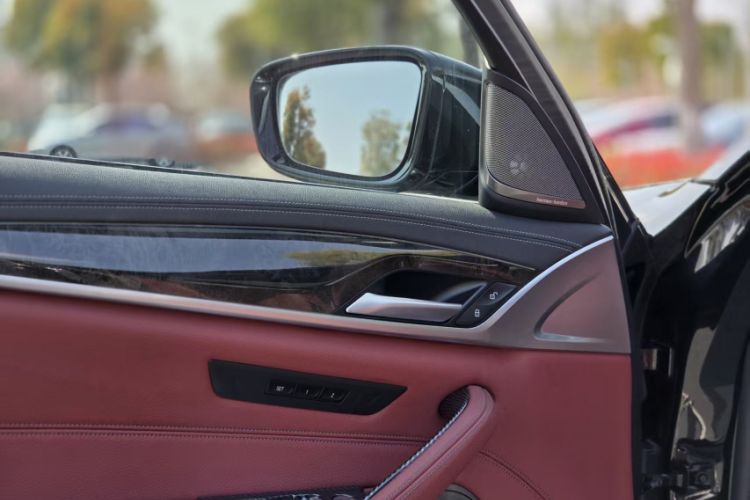 Used BMW 5 Series 2020 530Li Leading Model M Sport Package Interior 5