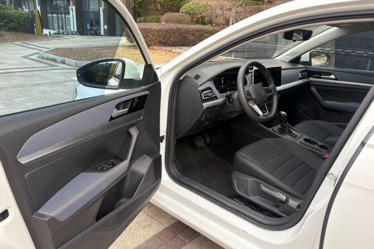 Used Volkswagen Lavida 2023 1.5L Automatic De Yi Edition Interior 4