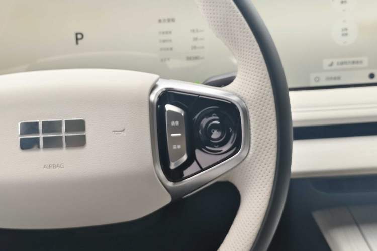 Used Geely Galaxy E8 2024 665 km Range Rear-Drive Starship Long-Range Version
