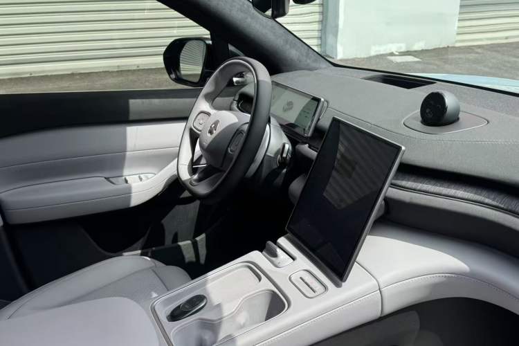 Used Nio EC6 2024 75 kWh