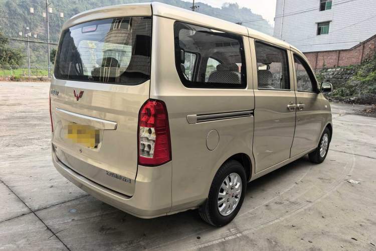 Used Wuling Rongguang V 2016 1.2L Standard Version
