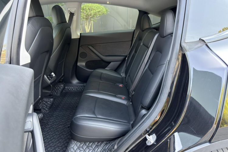 Used Tesla Model Y 2022 Rear-Wheel-Drive Version Interior 4