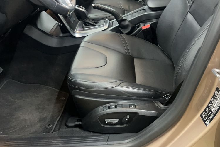 Used Volvo V40 2016 T3 Zhiyi Edition
