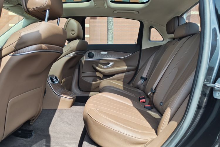 Used Mercedes-Benz E-Class 2021 E 260 L 4MATIC Interior 5