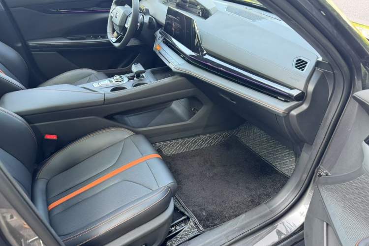 Used Changan UNI-V 2024 1.5T Prestige Edition