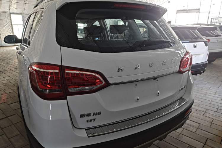 Used Haval H6 2015 Revised Version Sport Edition 1.5T Manual Transmission Two-Wheel Drive Elite Grade Exterior 5