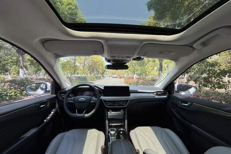 Used Ford Escape 2020 EcoBoost 245 Two-Wheel-Drive Comfort Edition Interior 3