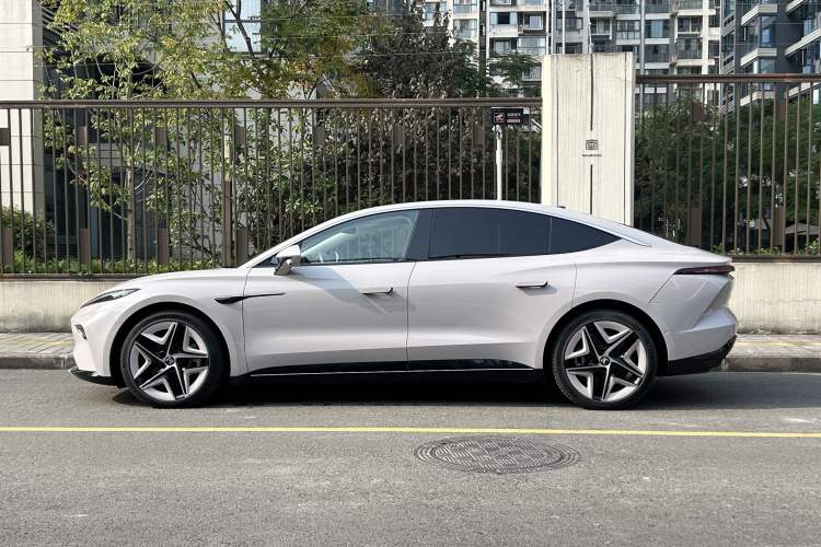 Used Rising F7 2023 Long-Range Pro Edition
