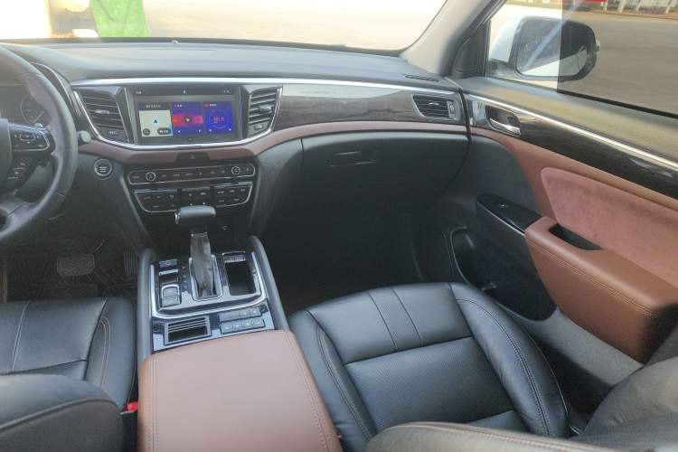 Used GAC Trumpchi GS8 2017 320T Two-Wheel Drive Luxury Smart Connectivity Version (7 Seats)