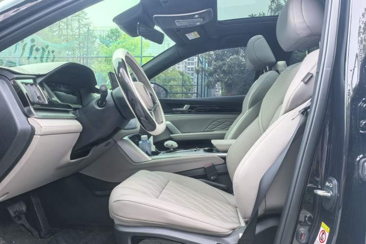 Used BYD Tang New Energy 2025 DM-i 115KM Prestige Model Interior 5