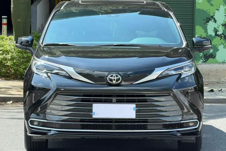 Used Toyota Sienna 2024 2.5L Hybrid Four-Wheel Drive Prestige Edition