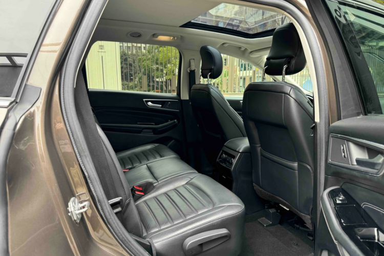 Used Ford Edge 2015 2.0T GTDi Two-Wheel-Drive High-Line Version