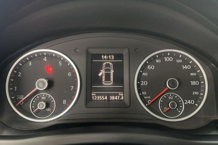 Used Volkswagen Tiguan 2016 300TSI Automatic All-Wheel Drive Fashion Vision Edition Odometer Close Up