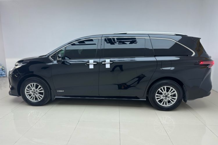 Used Toyota SIENNA 2021 2.5L Hybrid Premium Edition Exterior 4