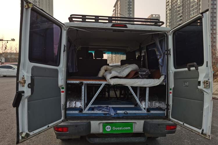 Used Iveco Daily 2021 2.5T A35 M1 Passenger Van 5-9 Seater Short Wheelbase Low Roof Dual Tires Manual Doors
