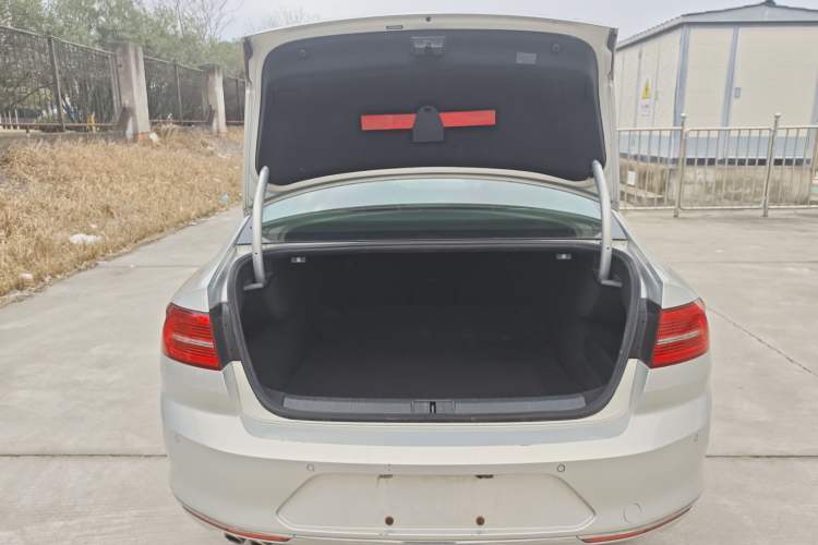 Used Volkswagen Magotan 2017 330TSI DSG Leading Model
