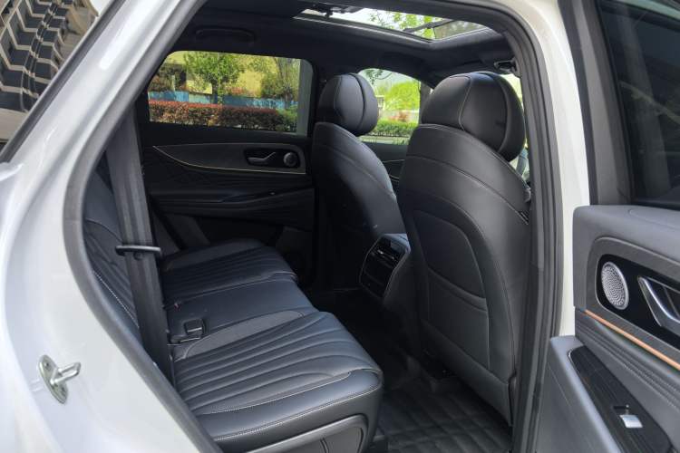 Used Chery Tiggo 9 2025 2.0T Dual-Clutch Two-Wheel Drive Luxury Edition 5 Seats Interior 7