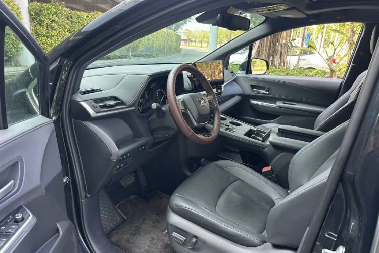 Used Toyota Sienna 2021 2.5L Hybrid Premium Edition