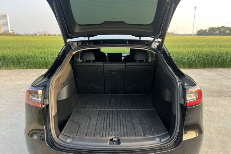 Used Tesla Model Y 2023 Rear-Wheel-Drive Version