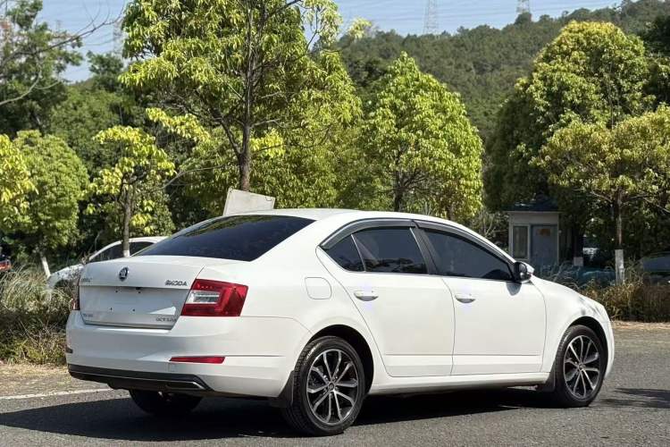 Used Skoda Octavia 2016 TSI280 DSG Smart Drive Edition Exterior 6