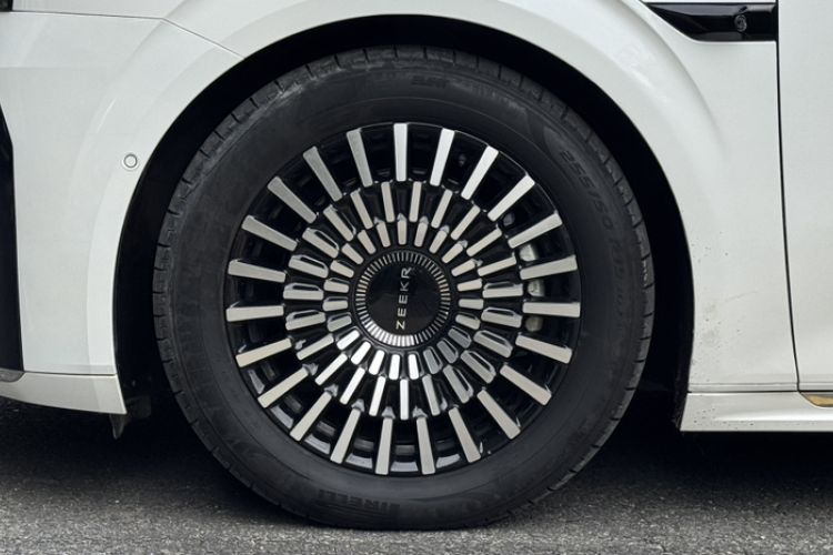 Used Zeekr 009 2024 7-Seater Aisle Version 108 kWh