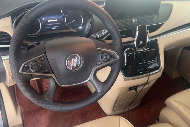 Used Buick GL8 2023 Facelifted Land Cruiser Executive Luxury Version