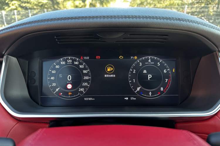 Used Land Rover Range Sport 2020 3.0 L6 HSE DYNAMIC Odometer Close Up