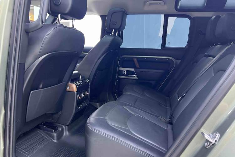 Used Land Rover Defender 2022 110 P400 X-DYNAMIC HSE Interior 5