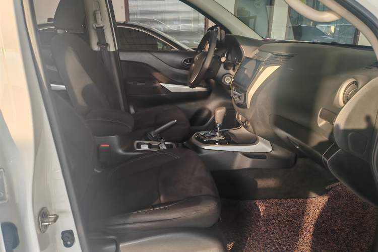 Used Nissan Navara 2017 2.5L Automatic 2WD Luxury Edition QR25