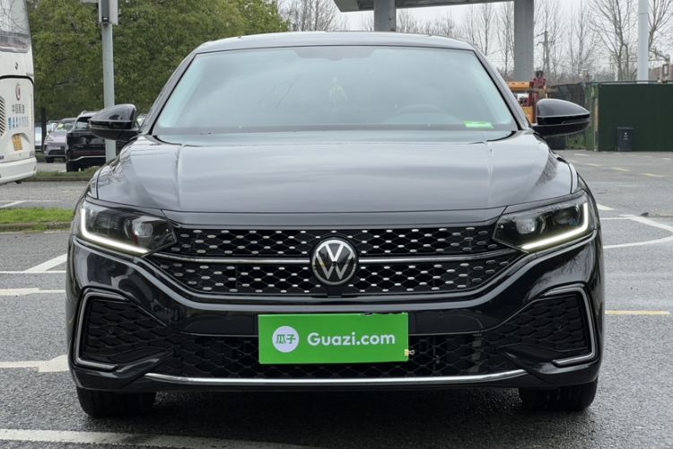 Used Volkswagen Passat 2025 Outstanding Model 380TSI Starry Dragon Edition Exterior 5