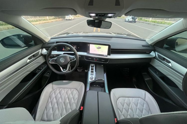 Used Volkswagen Tavendor 2024 380TSI All-Wheel Drive R-Line Cruise Edition
