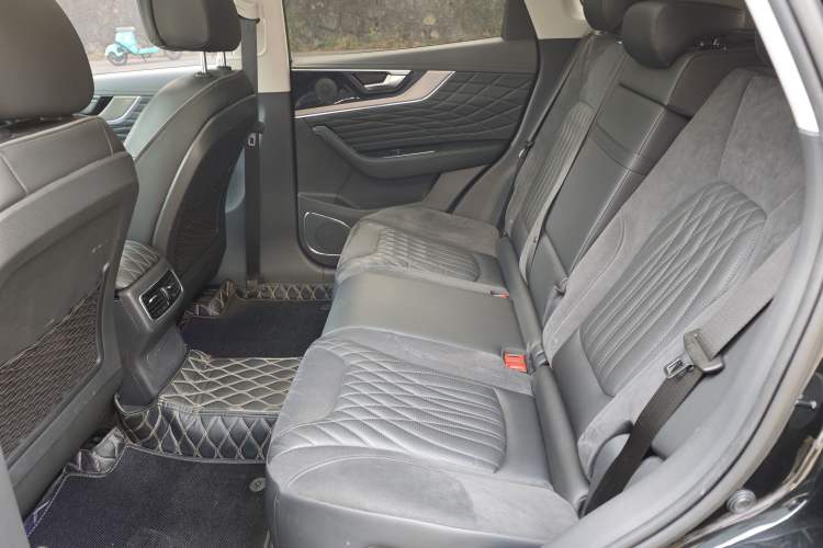 Used Hongqi HS5 2022 Facelifted Version 2.0T Smart Connect Flagship All-Wheel-Drive Edition
