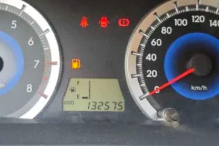 Used Toyota Corolla EX 2013 1.6L Automatic Excellence Edition Odometer Close Up