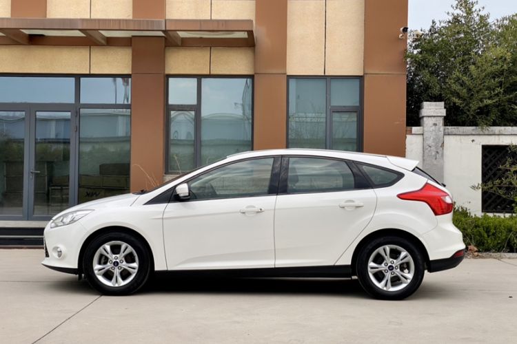 Used Ford Focus 2012 Hatchback 1.6L Manual Fashion Edition Exterior 3