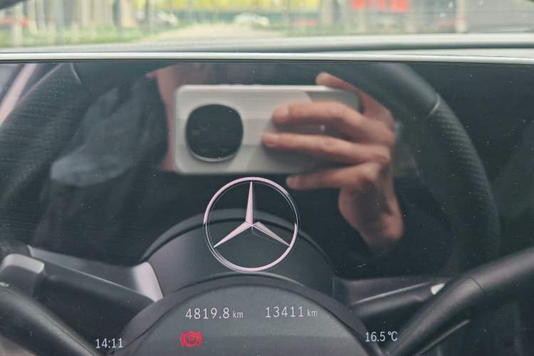 Used Mercedes-Benz C-Class 2025 Facelift C 260 L Sport Edition Odometer Close Up