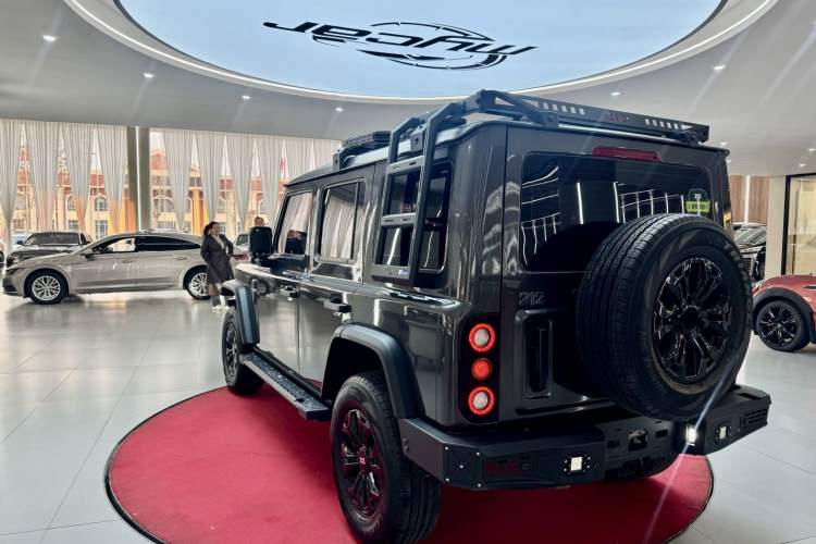 Used 212 T01 2024 2.0T Explorer
