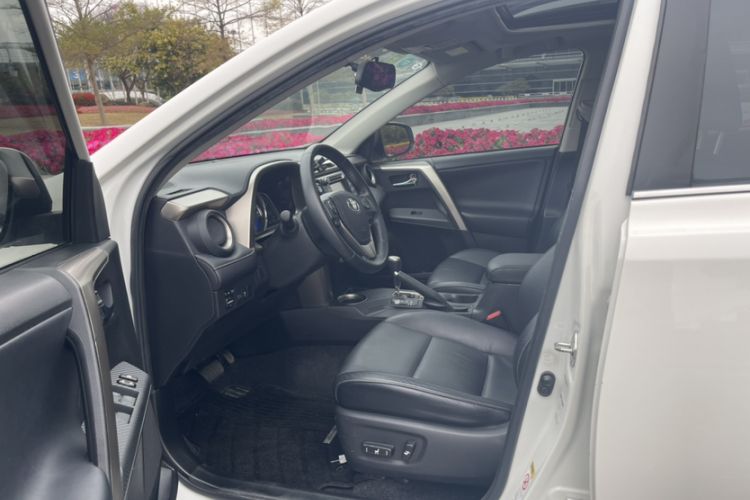 Used Toyota RAV4 2013 2.0L CVT Four-Wheel Drive New Edition