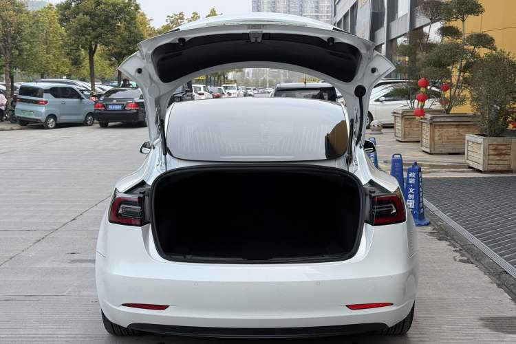 Used Tesla Model 3 2019 Long-Range Rear-Wheel-Drive Version
